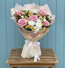 Букет цветов из:  Гвоздики, Орхидеи и Розы в Ачикулаке