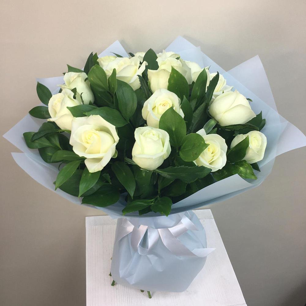 Букет 15 Белых роз Проуд в Ачикулаке