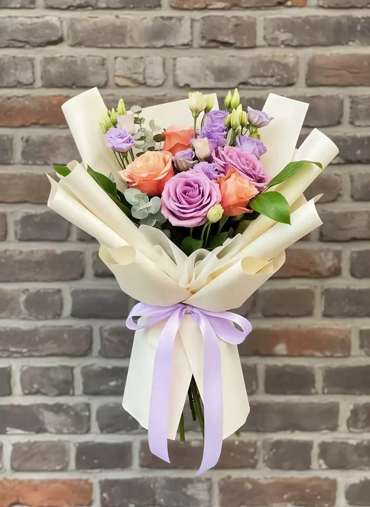 Букет цветов из: Лизиантусы и Розы в Ачикулаке