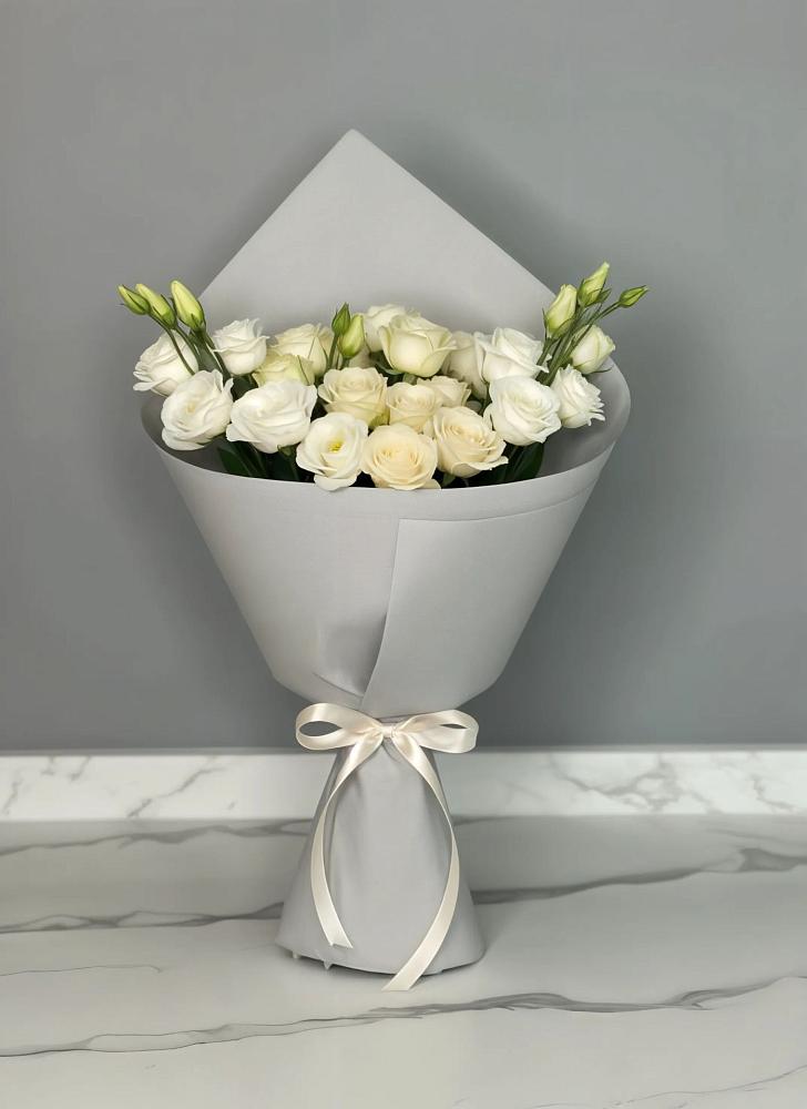 Букет цветов из: Розы и Лизиантусы в Ачикулаке