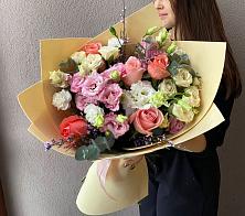 Букет цветов из:  Розы, Лизиантусы и Гвоздики #REPLACE_PRED# Ачикулаке