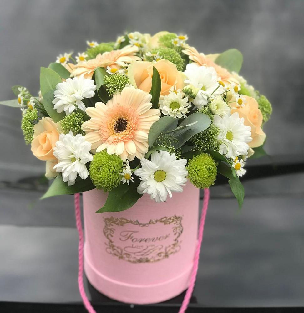 Цветочная композиция из Розы, Герберы и Хризантемы в шляпной коробке в Ачикулаке