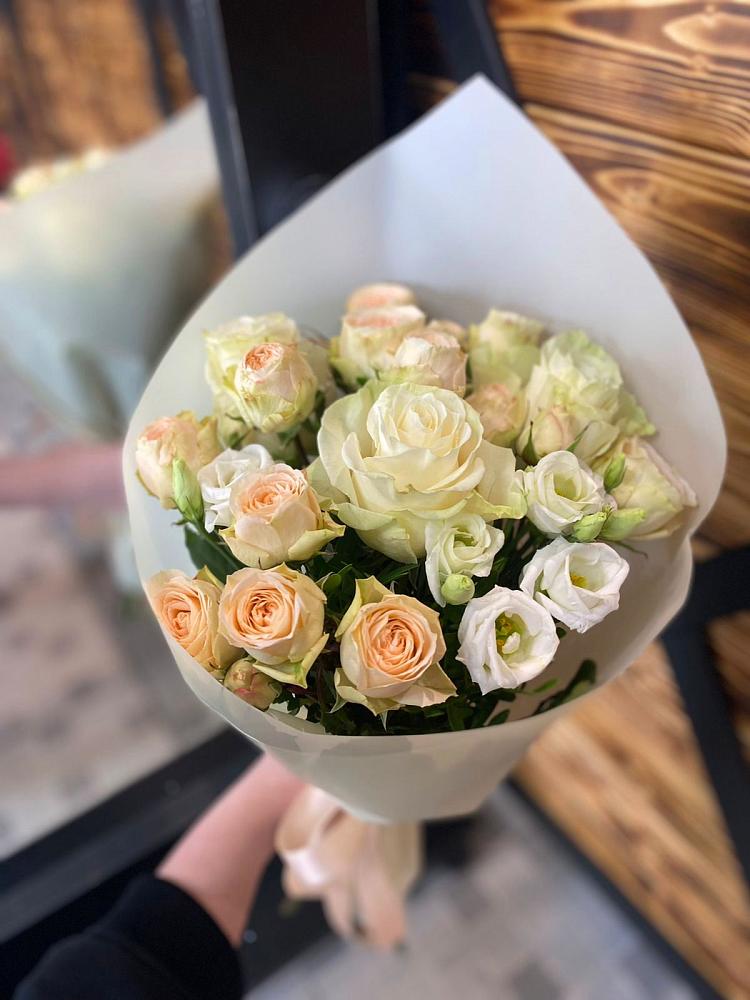 Букет цветов из: Розы и Лизиантусы в Ачикулаке